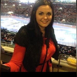 4/20$ ❤️Anne Klein Red stretch blouse with gold button 3/4 sleeve